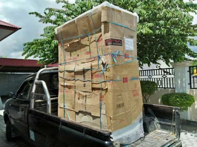 Pengambilan paket barang untuk dikirim ke pontianak tanggal 27 Maret 2018