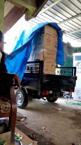 Pengambilan paket barang tujuan ke Tarakan tanggal 5 Maret 2018